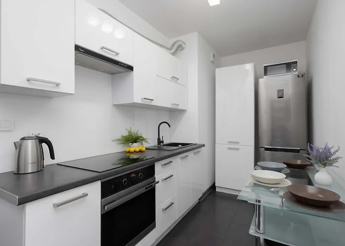 Stylowy W Warszawie Sypialnia & Parking W Garazu By Renters Apartment *